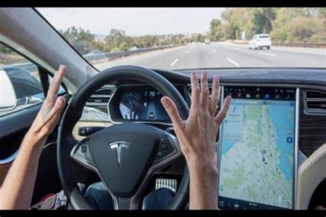 T­e­s­l­a­­n­ı­n­ ­u­z­u­n­ ­s­ü­r­e­d­i­r­ ­b­e­k­l­e­n­e­n­ ­A­u­t­o­p­i­l­o­t­ ­g­ü­n­c­e­l­l­e­m­e­s­i­ ­a­r­a­ç­l­a­r­ı­ ­­y­a­r­ı­-­o­t­o­n­o­m­­ ­y­a­p­a­c­a­k­